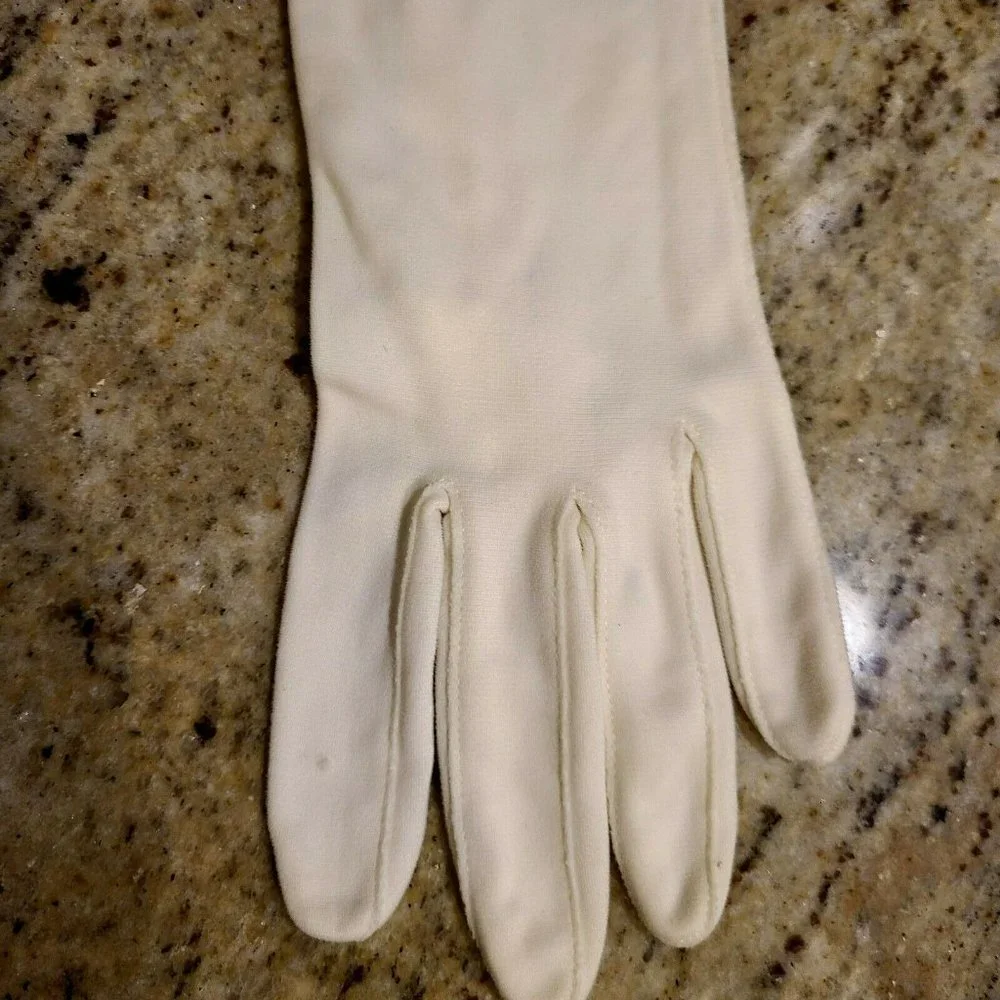 Vintage Women's Off White Formal Gloves. Nylon? Scallop Wrist 13.5